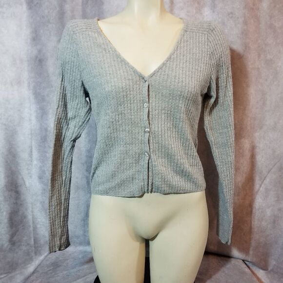 Socialite Grey Button Down Top Size Small - Picture 2 of 5